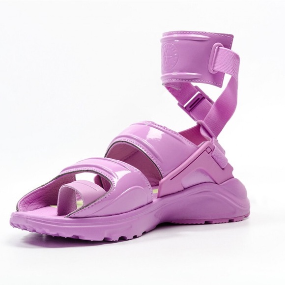 nike air huarache gladiator on feet